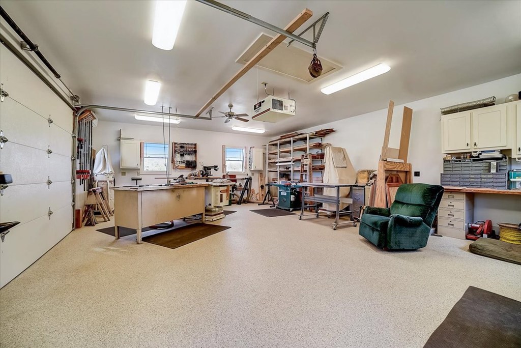 WORKSHOP OR YOUR MAN CAVE WITH 2 MINI SPLITS